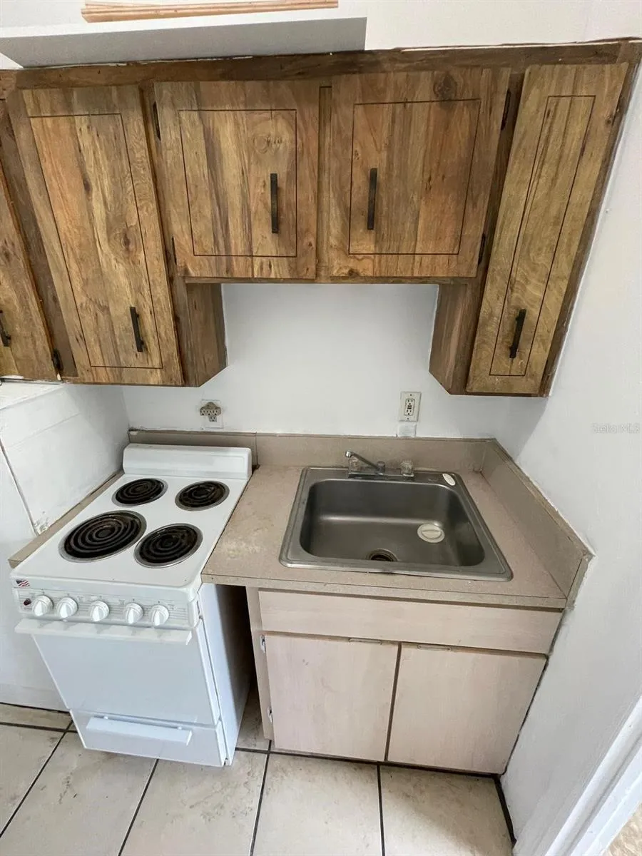 1142 BERKSHIRE ROAD Daytona Beach, FL 32117
