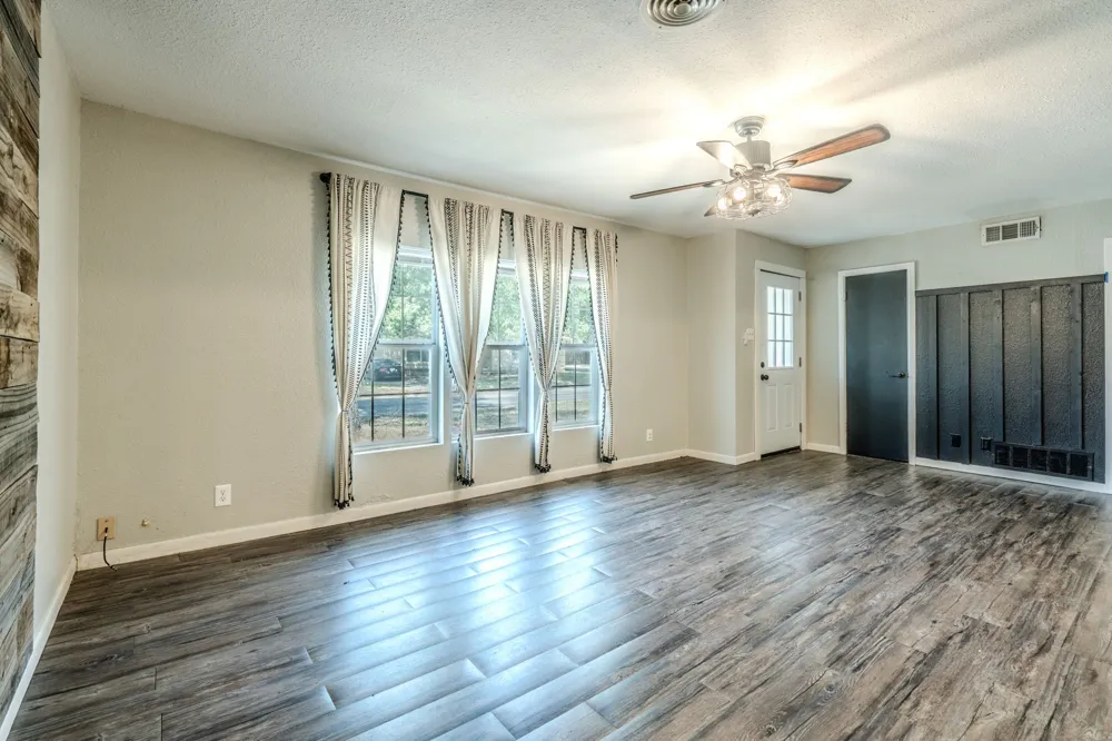 6716 John Drive Richland Hills, TX 76118