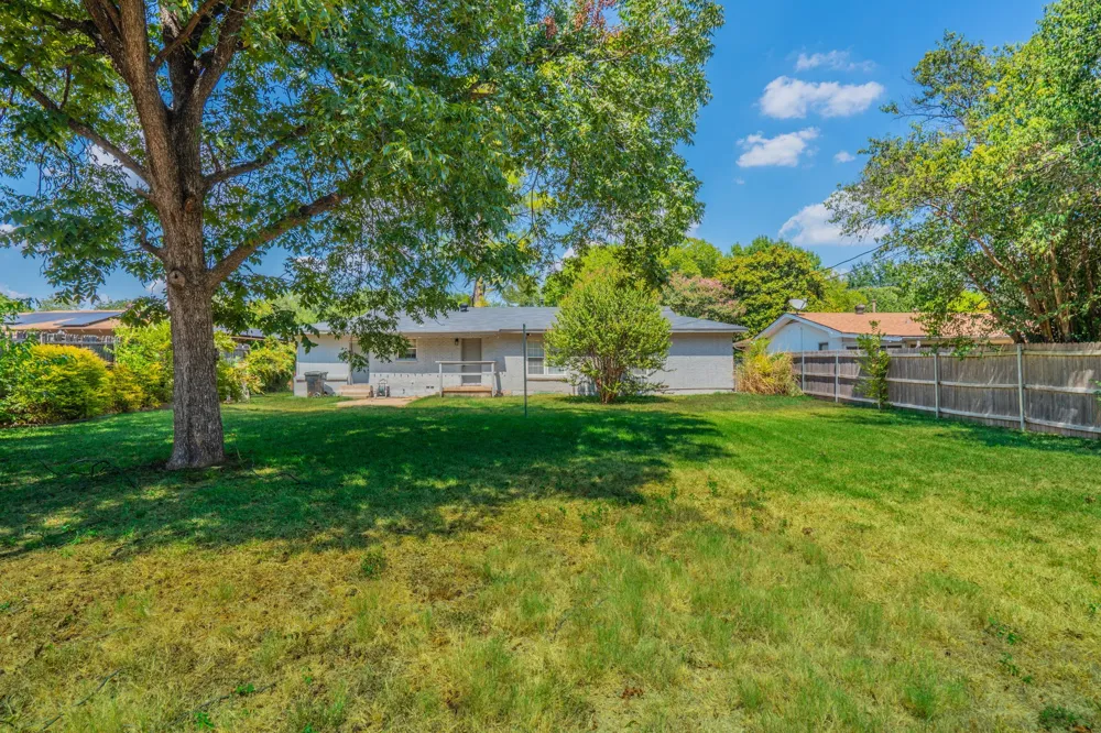 6716 John Drive Richland Hills, TX 76118