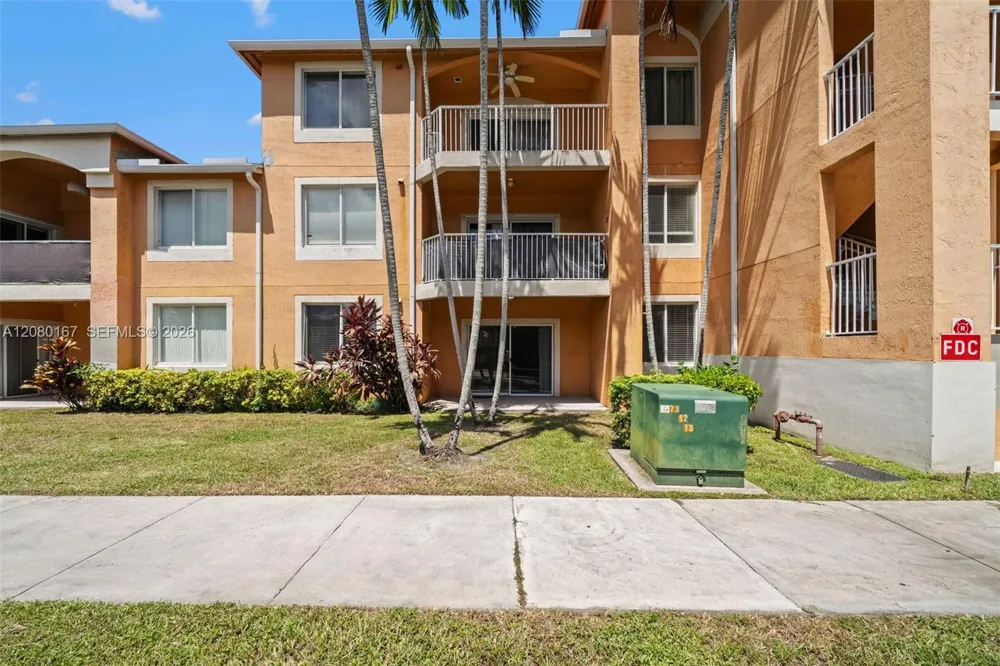 6992 SW 39th St #I104 Davie, FL 33314