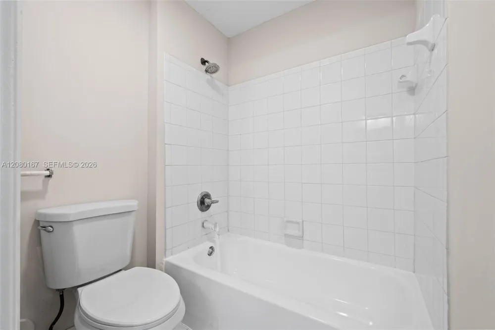 6992 SW 39th St #I104 Davie, FL 33314
