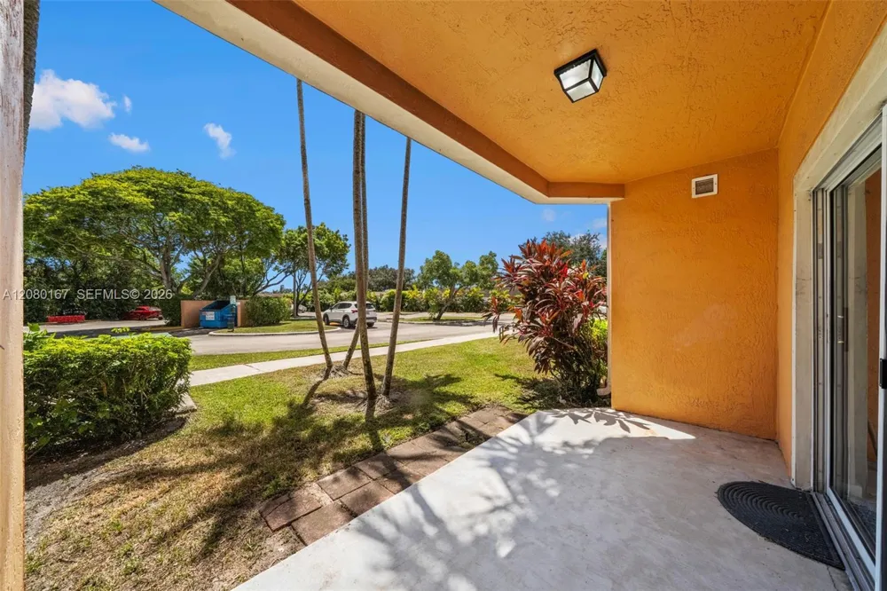 6992 SW 39th St #I104 Davie, FL 33314