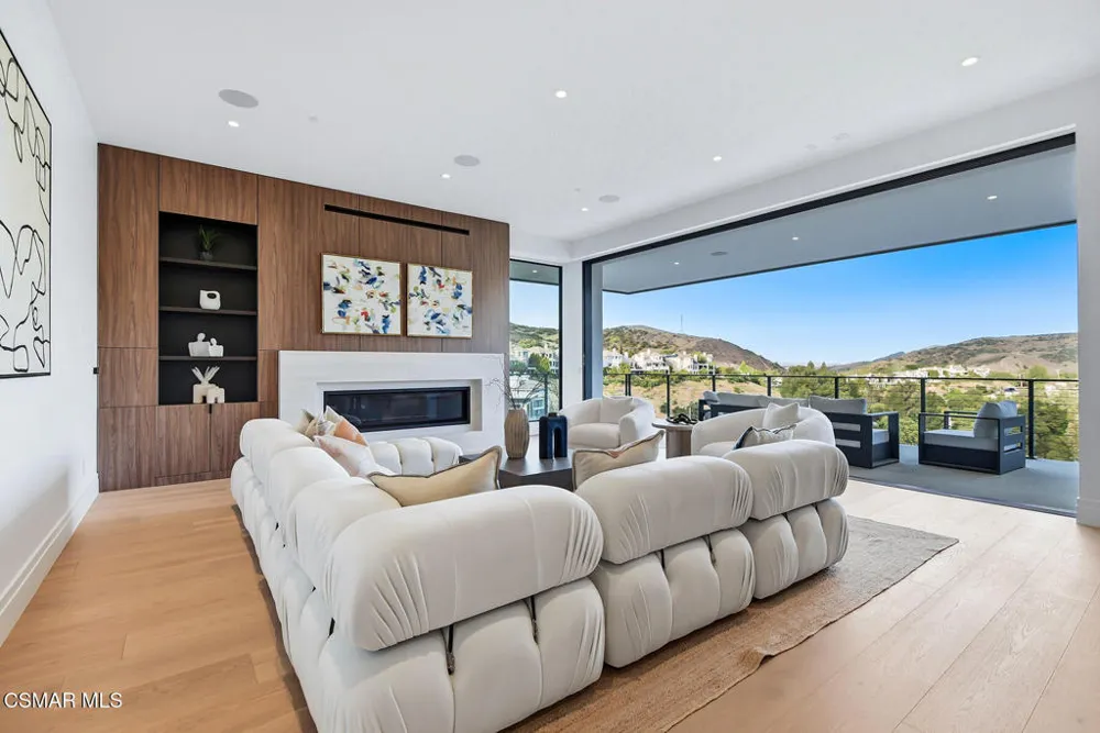 461 Lake Sherwood Drive Westlake Village, CA 91361