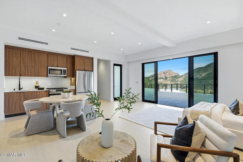 461 Lake Sherwood Drive Westlake Village, CA 91361