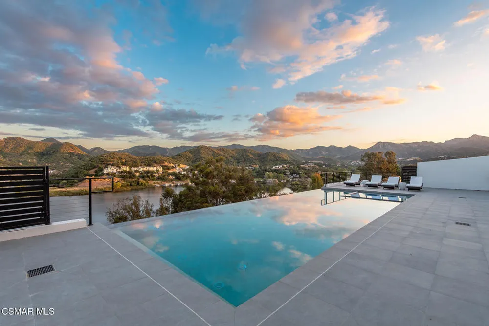 461 Lake Sherwood Drive Westlake Village, CA 91361