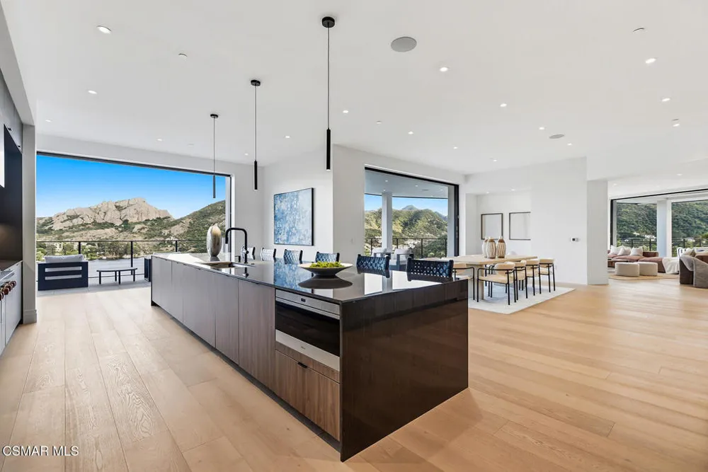 461 Lake Sherwood Drive Westlake Village, CA 91361