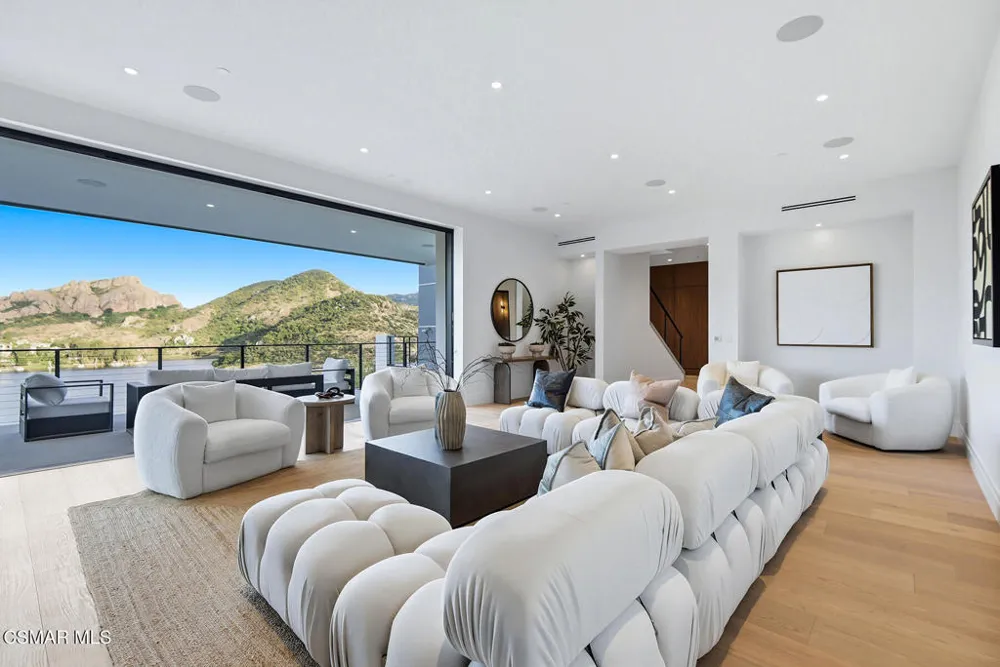 461 Lake Sherwood Drive Westlake Village, CA 91361