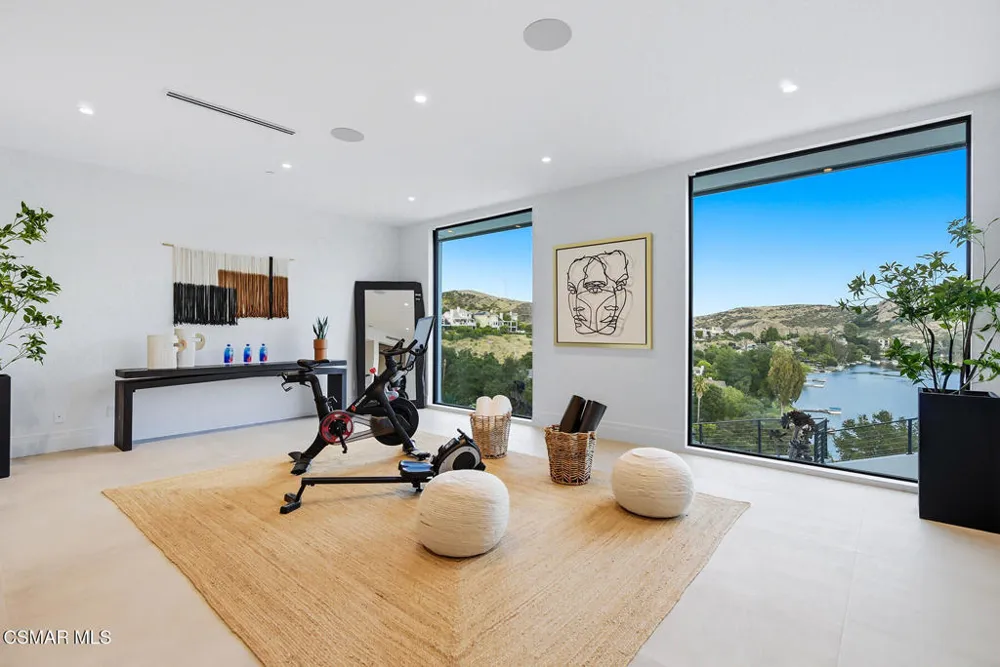 461 Lake Sherwood Drive Westlake Village, CA 91361
