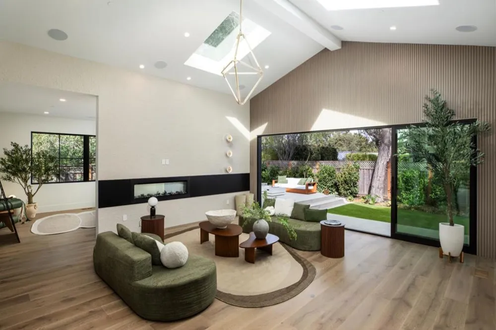 1866 Valparaiso Avenue Menlo Park, CA 94025