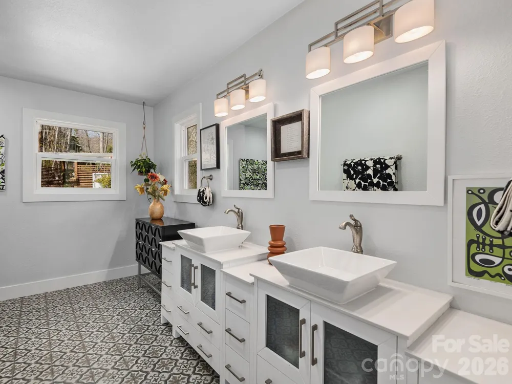 56 Kammerer Drive Waynesville, NC 28785