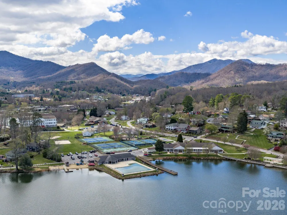 56 Kammerer Drive Waynesville, NC 28785