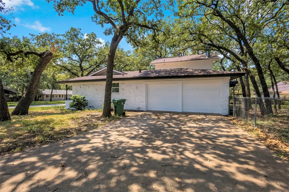 520 Circleview Drive S Hurst, TX 76054