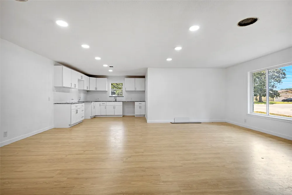 520 Circleview Drive S Hurst, TX 76054