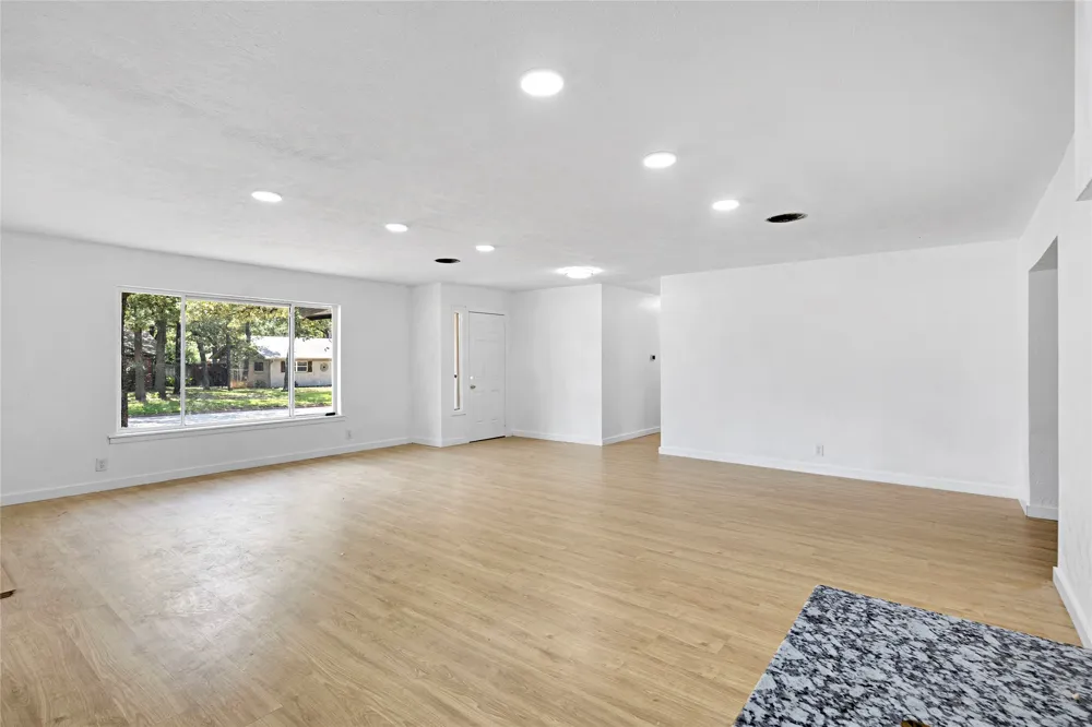 520 Circleview Drive S Hurst, TX 76054