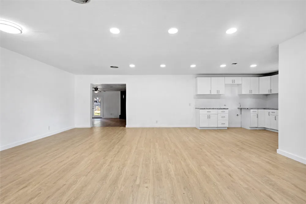 520 Circleview Drive S Hurst, TX 76054