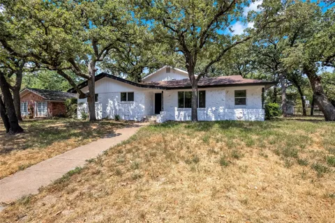 520 Circleview Drive S