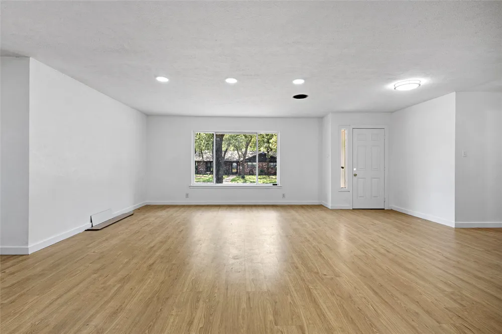 520 Circleview Drive S Hurst, TX 76054