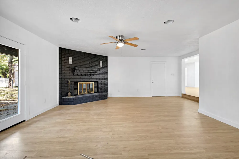 520 Circleview Drive S Hurst, TX 76054