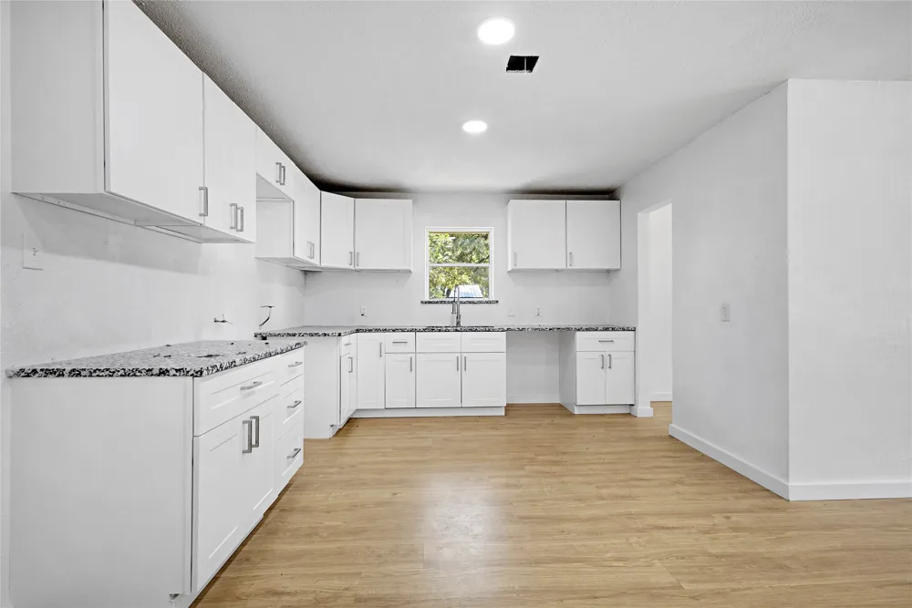 520 Circleview Drive S Hurst, TX 76054