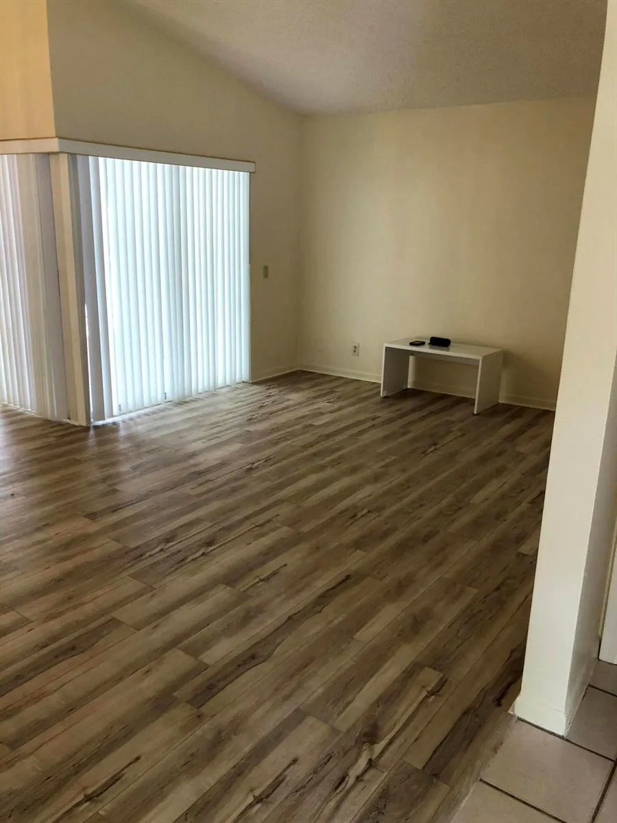 1371 COTTONWOOD CIRCLE Weston, FL 33326