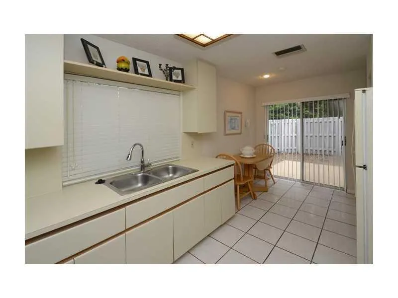 1371 COTTONWOOD CIRCLE Weston, FL 33326
