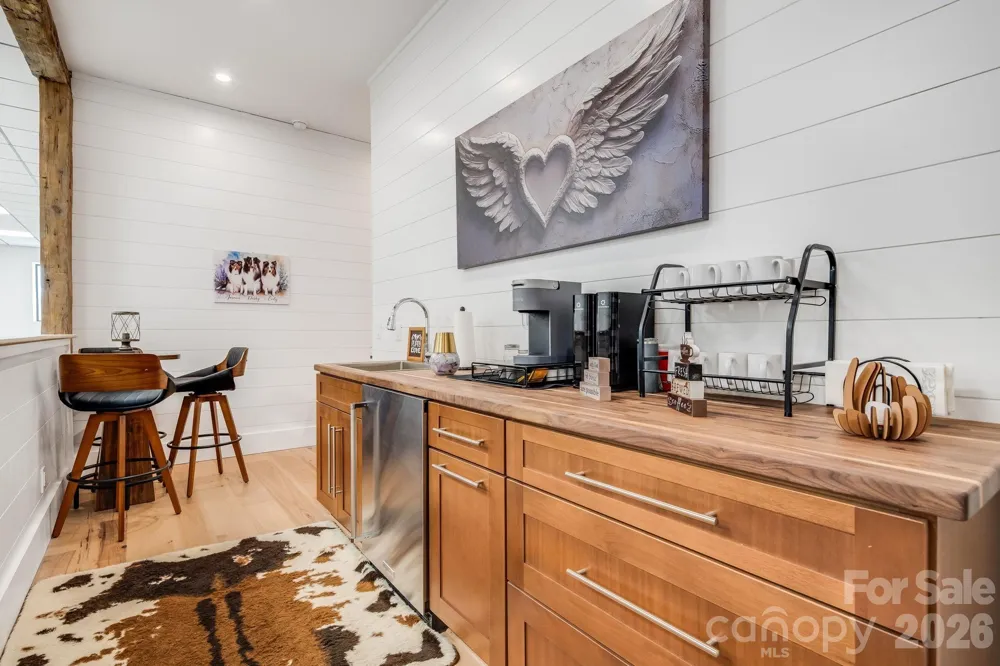115 Speed Way #B Lake Toxaway, NC 28747