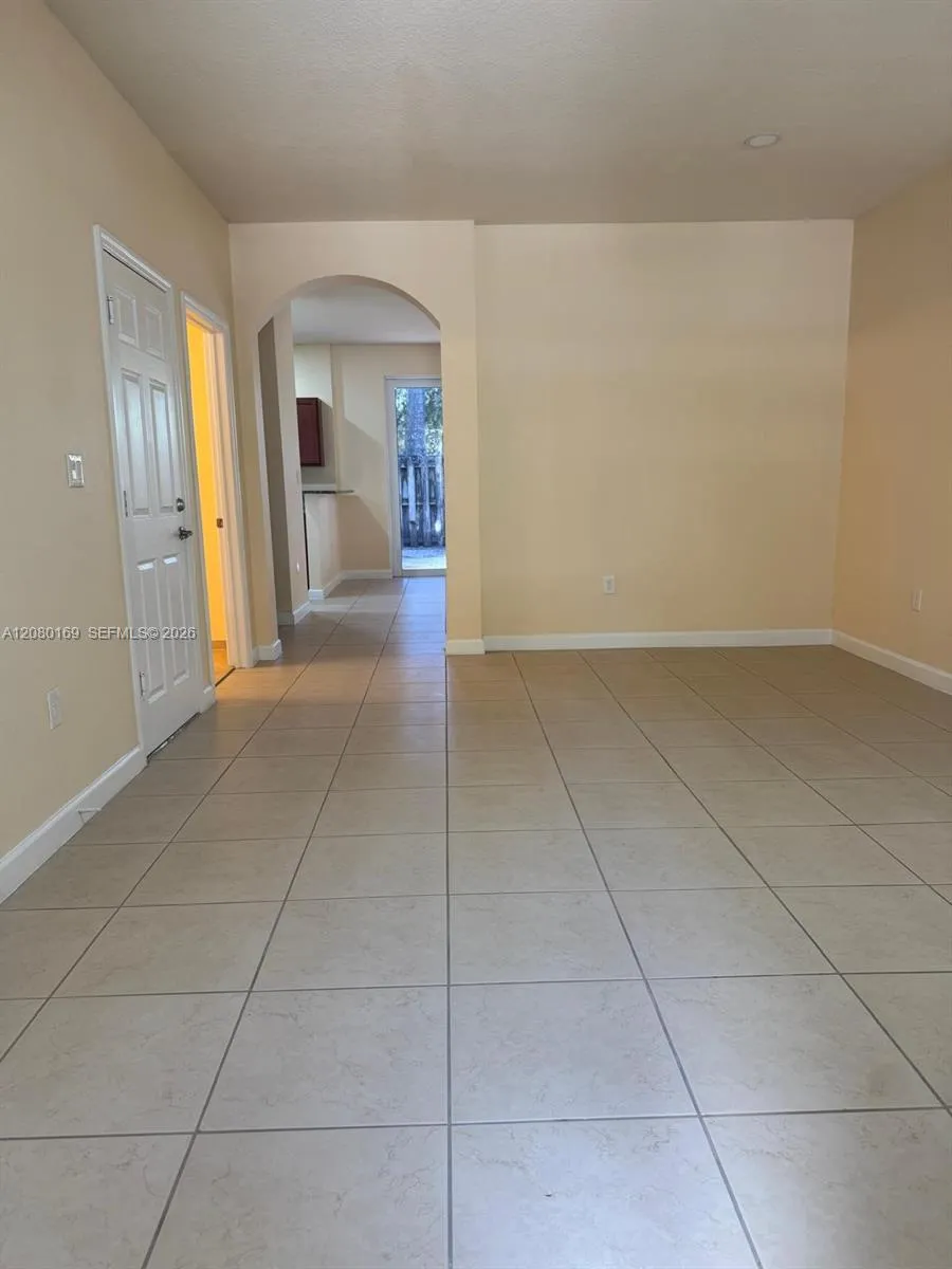 14720 SW 25th Ln #14720 Miami, FL 33185