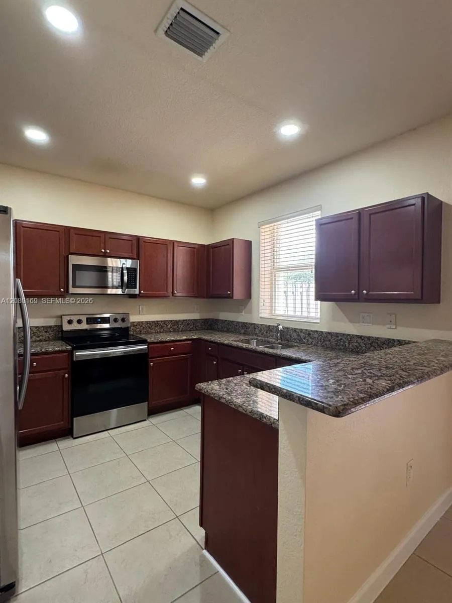14720 SW 25th Ln #14720 Miami, FL 33185