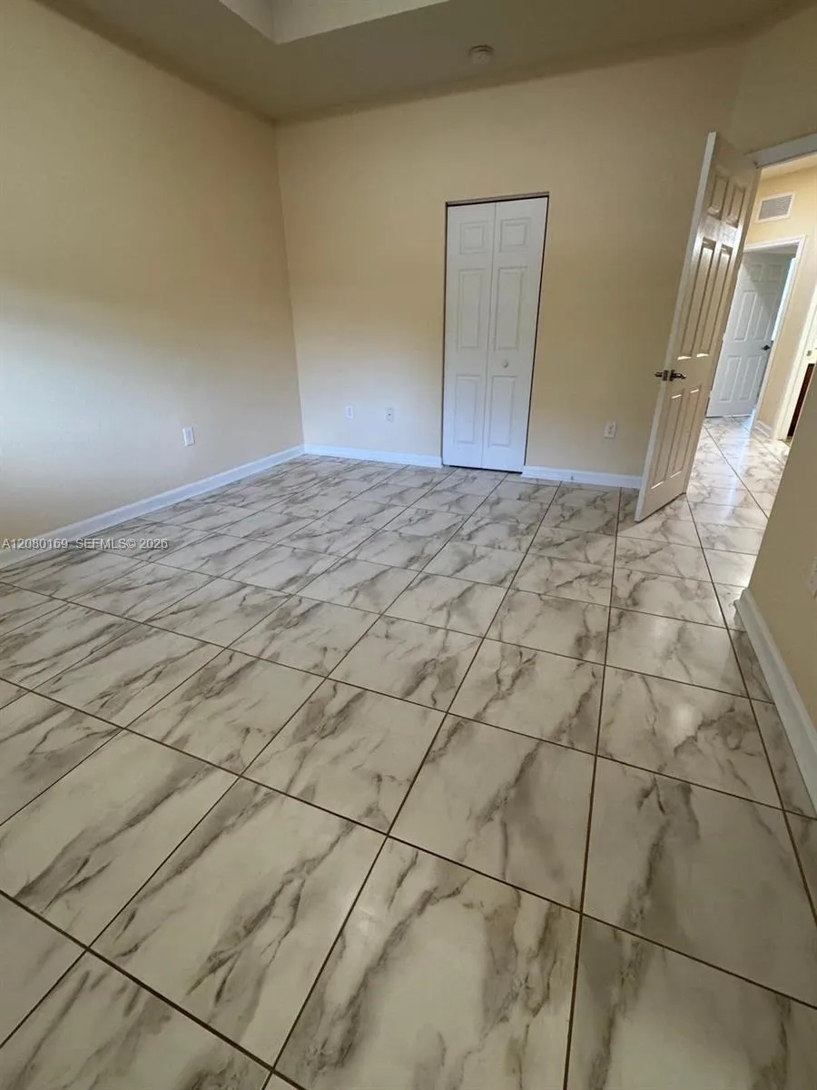 14720 SW 25th Ln #14720 Miami, FL 33185