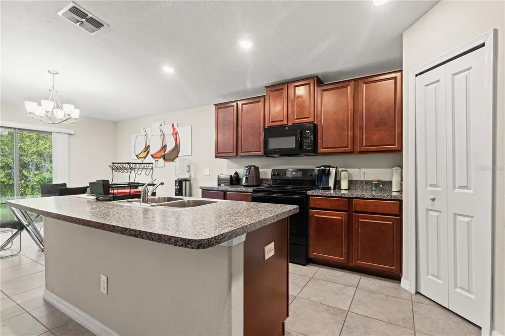 2979 MOULDEN HOLLOW DRIVE Zephyrhills, FL 33540