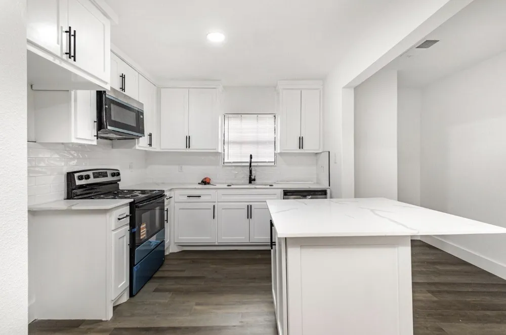 1527 Columbia Avenue Corsicana, TX 75110