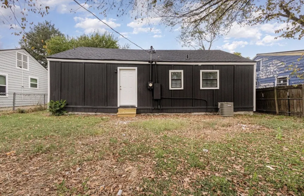 1527 Columbia Avenue Corsicana, TX 75110