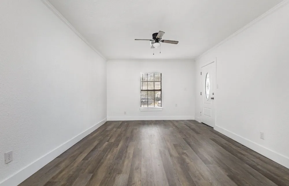 1527 Columbia Avenue Corsicana, TX 75110
