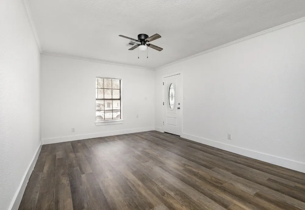 1527 Columbia Avenue Corsicana, TX 75110