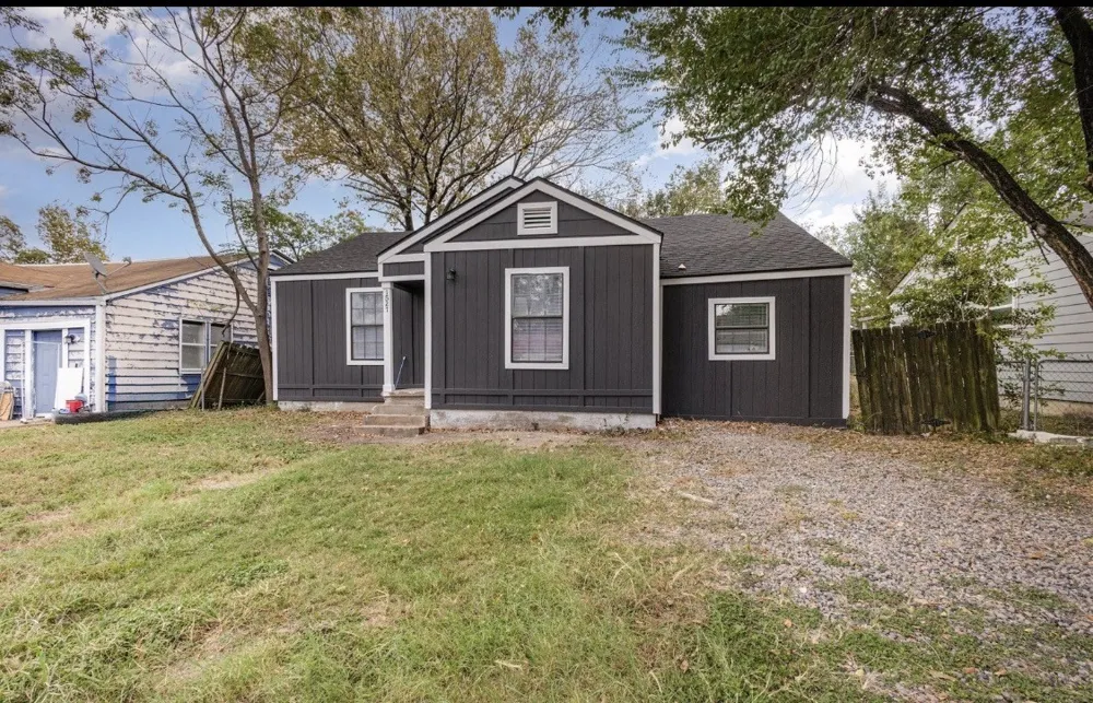 1527 Columbia Avenue Corsicana, TX 75110