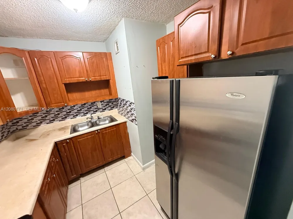 525 W 69th St #106 Hialeah, FL 33014