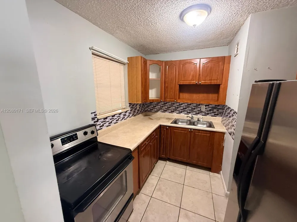 525 W 69th St #106 Hialeah, FL 33014