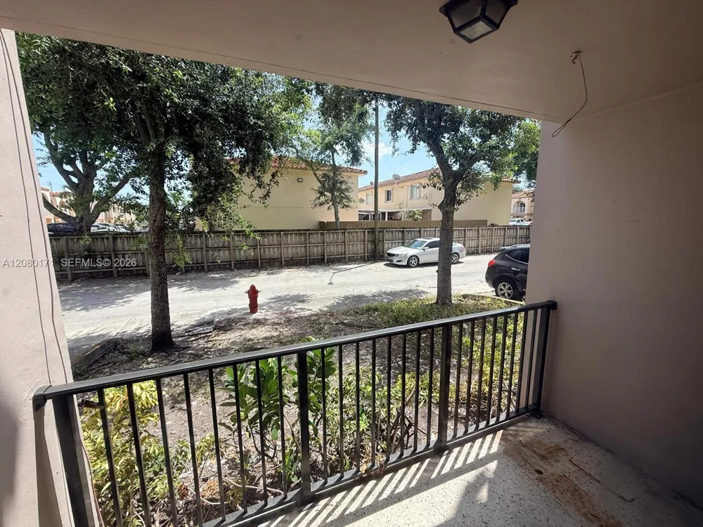 525 W 69th St #106 Hialeah, FL 33014
