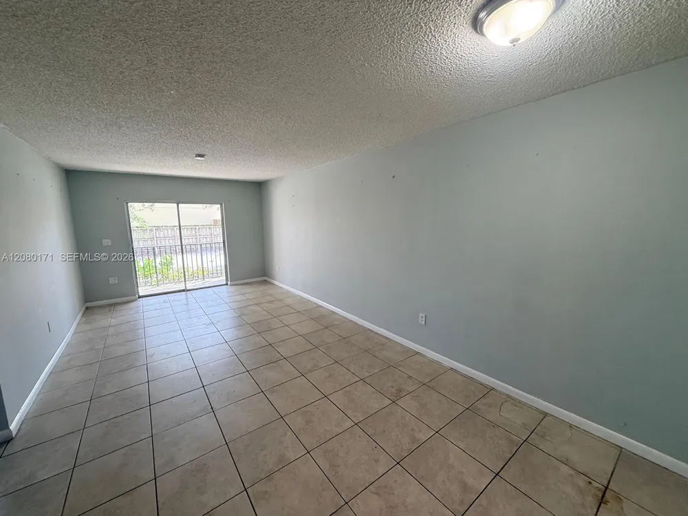 525 W 69th St #106 Hialeah, FL 33014