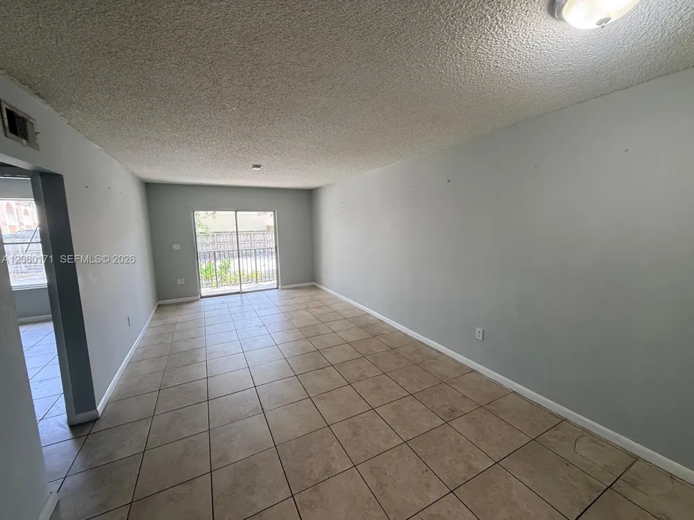 525 W 69th St #106 Hialeah, FL 33014