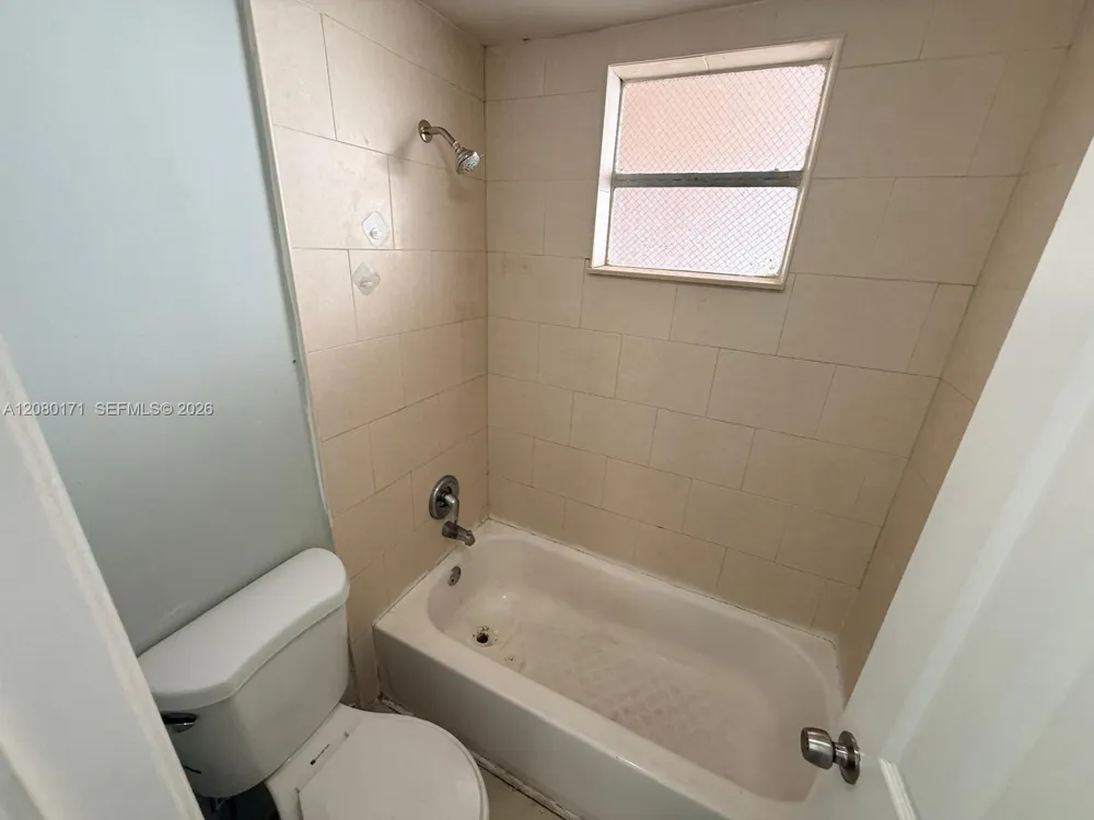 525 W 69th St #106 Hialeah, FL 33014