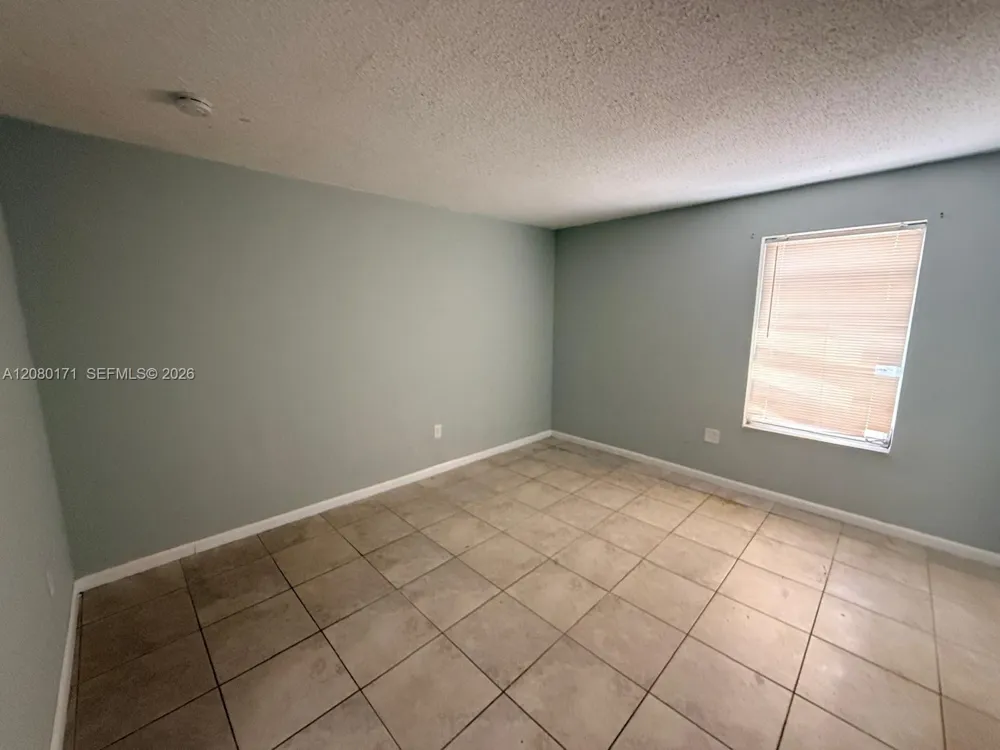 525 W 69th St #106 Hialeah, FL 33014