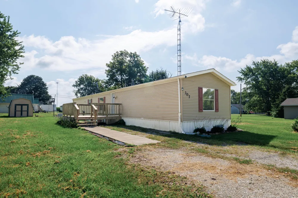 307 S Chestnut Street Earl Park, IN 47942