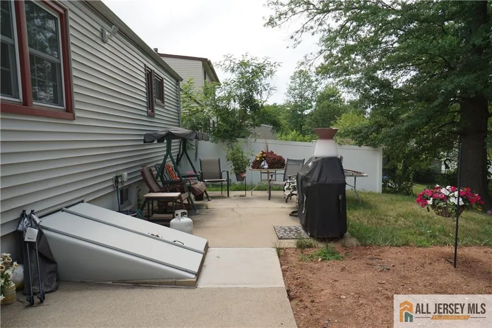 22 Lowell Street Iselin, NJ 08830