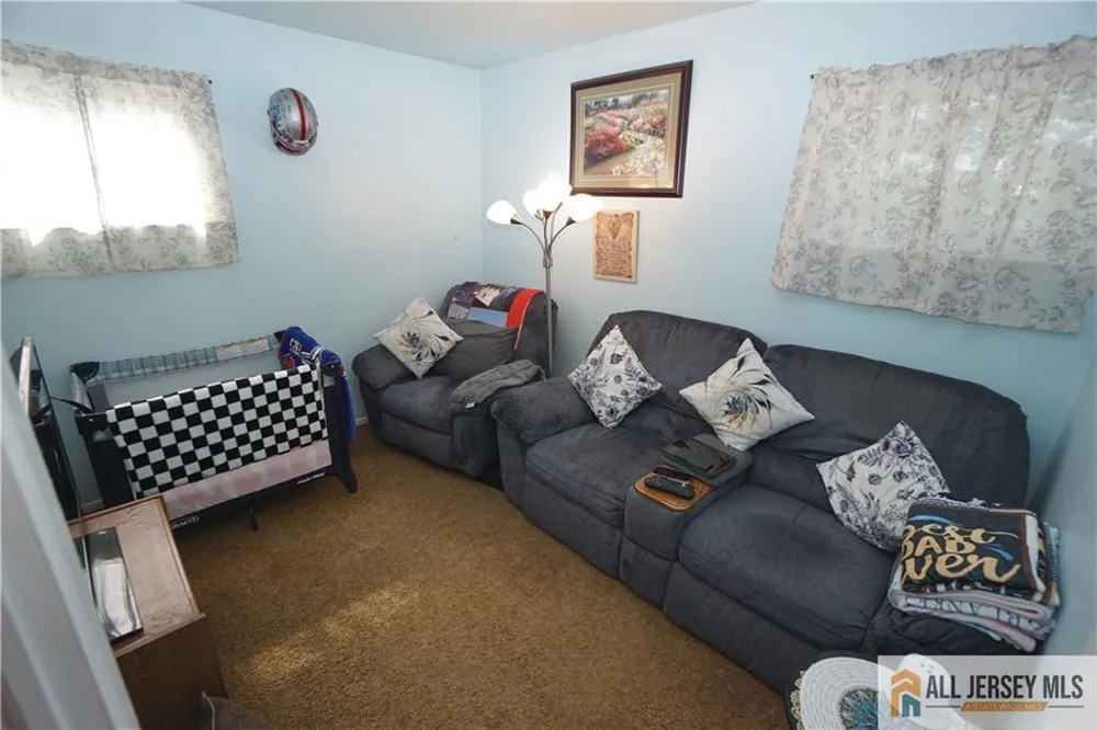 22 Lowell Street Iselin, NJ 08830