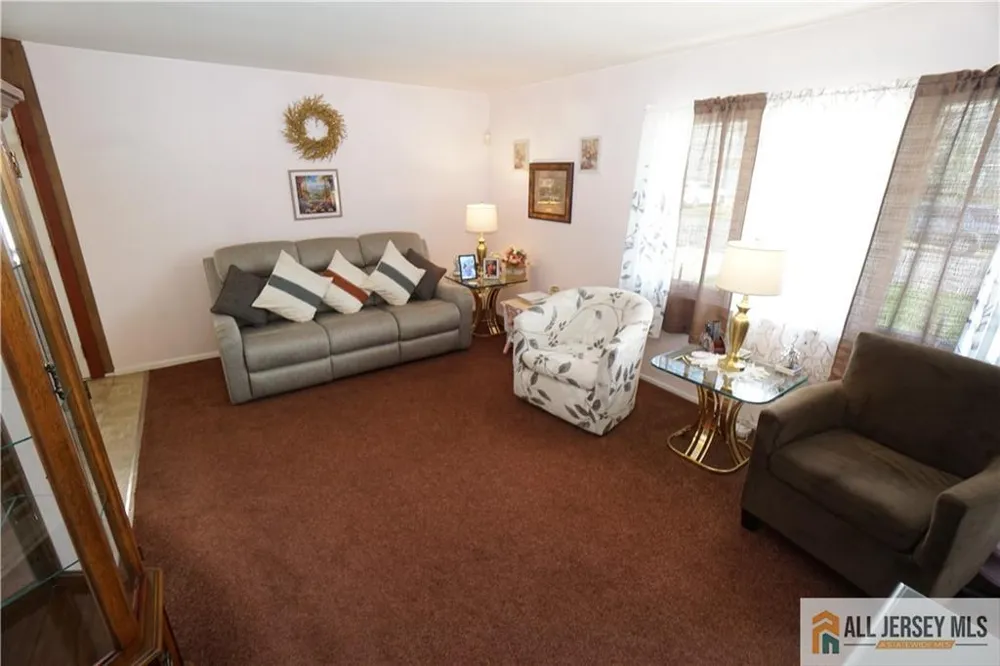 22 Lowell Street Iselin, NJ 08830