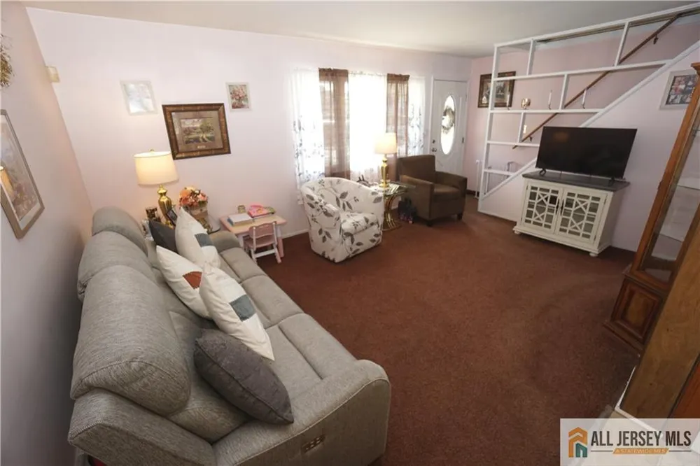 22 Lowell Street Iselin, NJ 08830