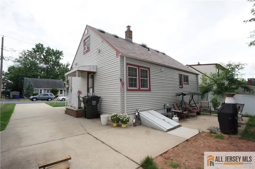 22 Lowell Street Iselin, NJ 08830
