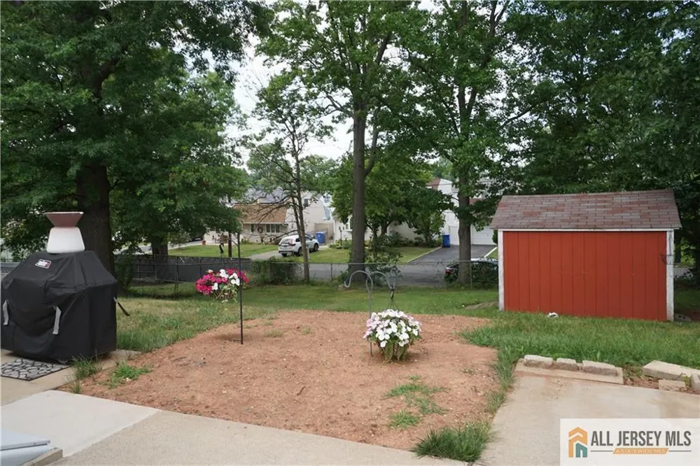 22 Lowell Street Iselin, NJ 08830