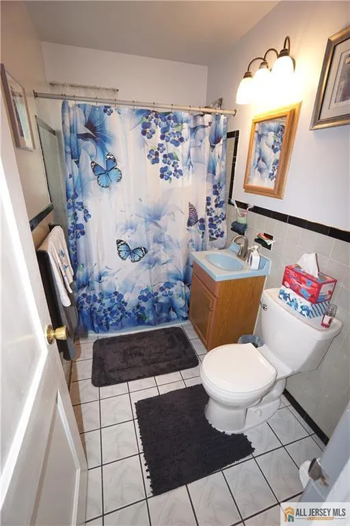 22 Lowell Street Iselin, NJ 08830